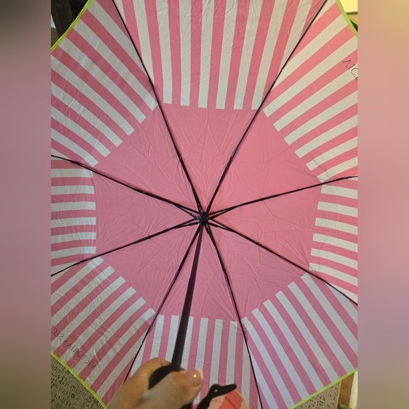 Victoria’s Secret Full-Size Umbrella – 2016 Limited Edition Pink Stripes - Picture 6 of 7